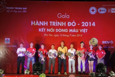 Nhãn hàng trà thảo mộc Dr Thanh cùng Hành trình đỏ 2014 đến TP Tuy Hòa